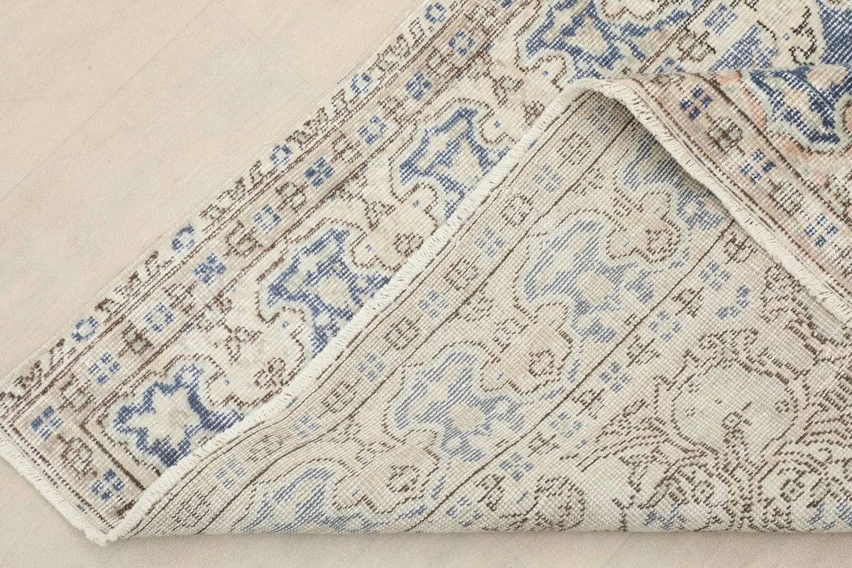 Folded corner showing the reverse side of the hand-knotted cotton foundation