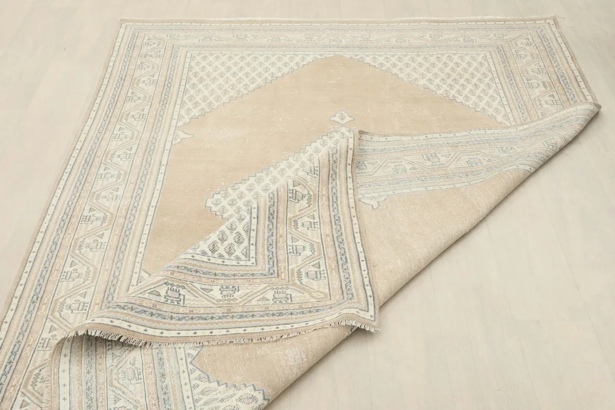 Underside view of the rug, revealing the cotton foundation and hand-knotted construction
