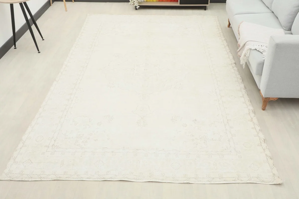 Full view of the ivory vintage rug laid out in a modern living space