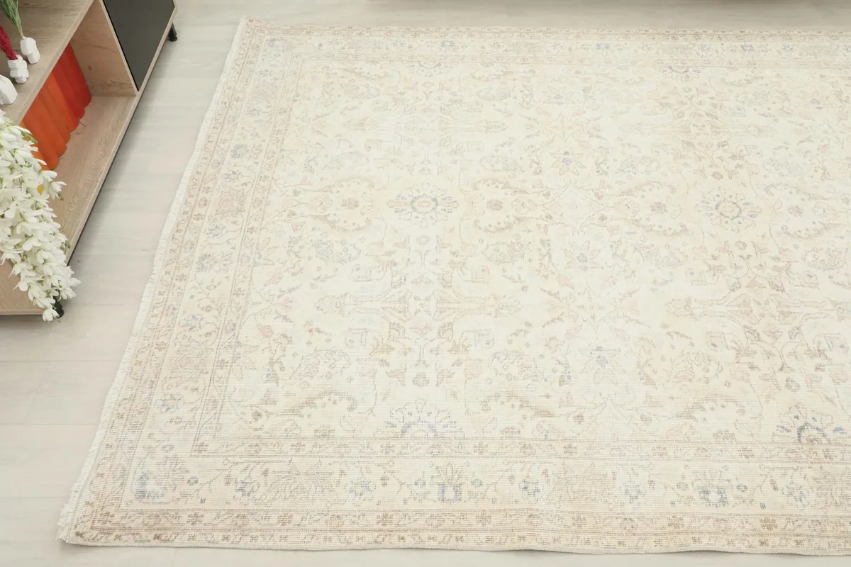 Side view of the rug's border and main field, showing the intricate details