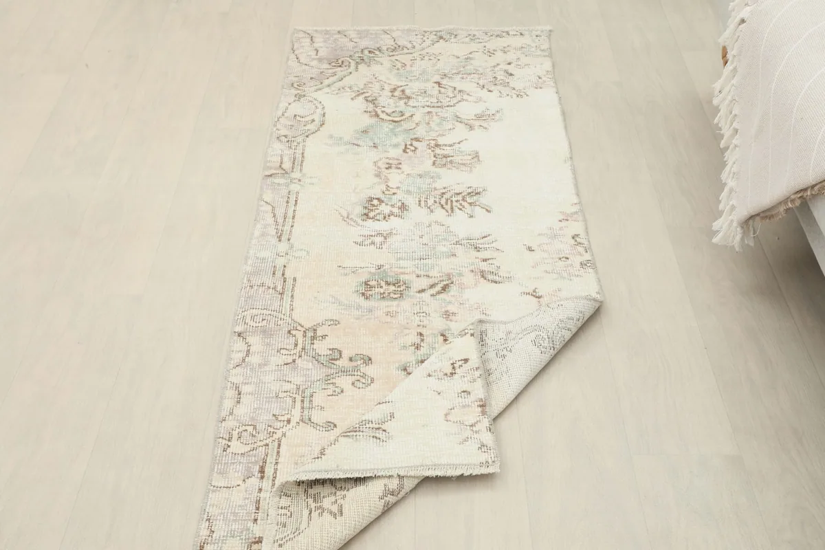 The runner partially folded, demonstrating its flexibility and vintage character.
