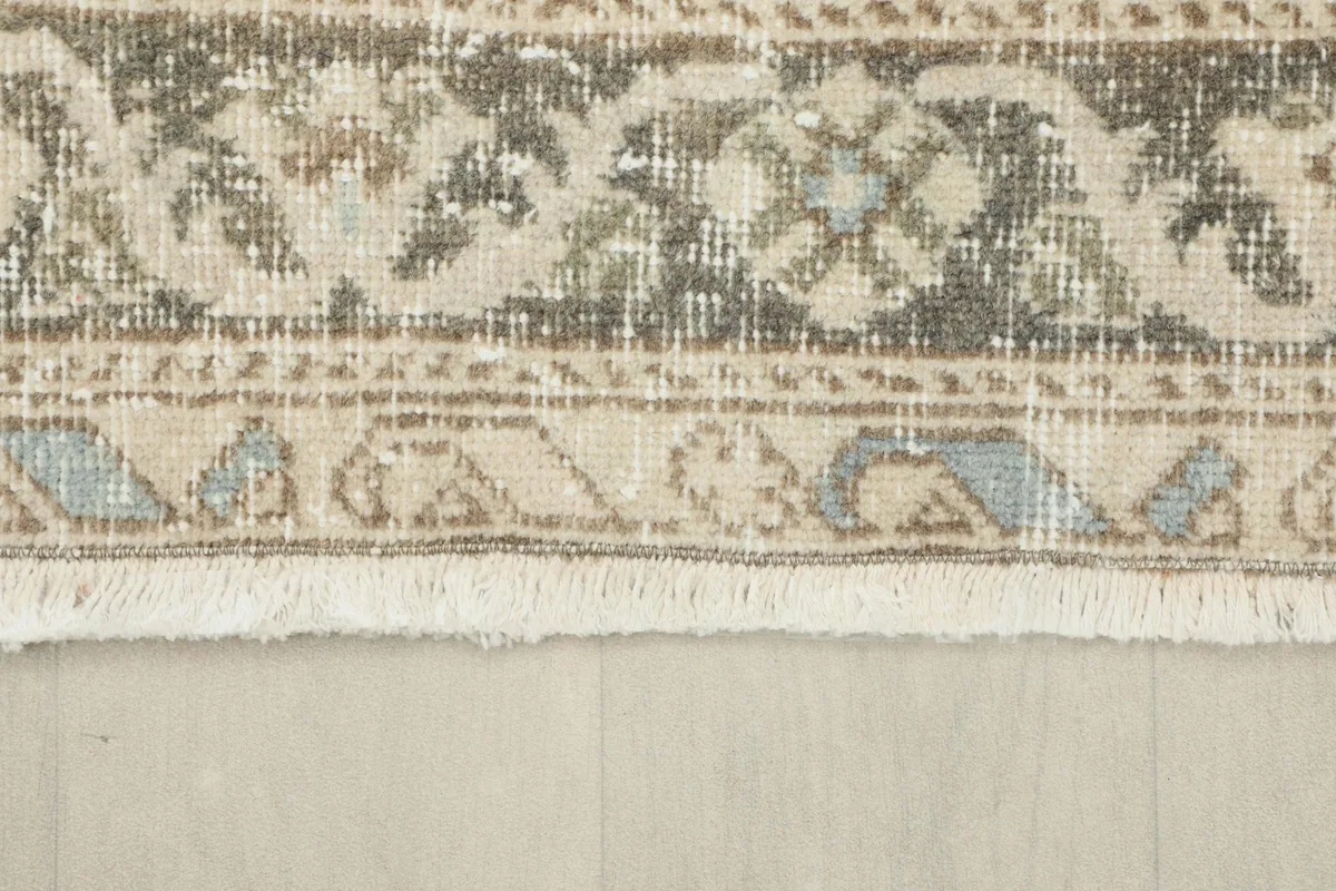 Close-up of the fringe and border, showing the hand-knotted wool pile.