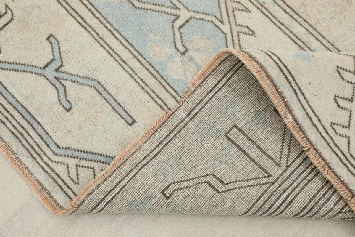 View of the rug's reverse side and pile, revealing the cotton foundation and knotting