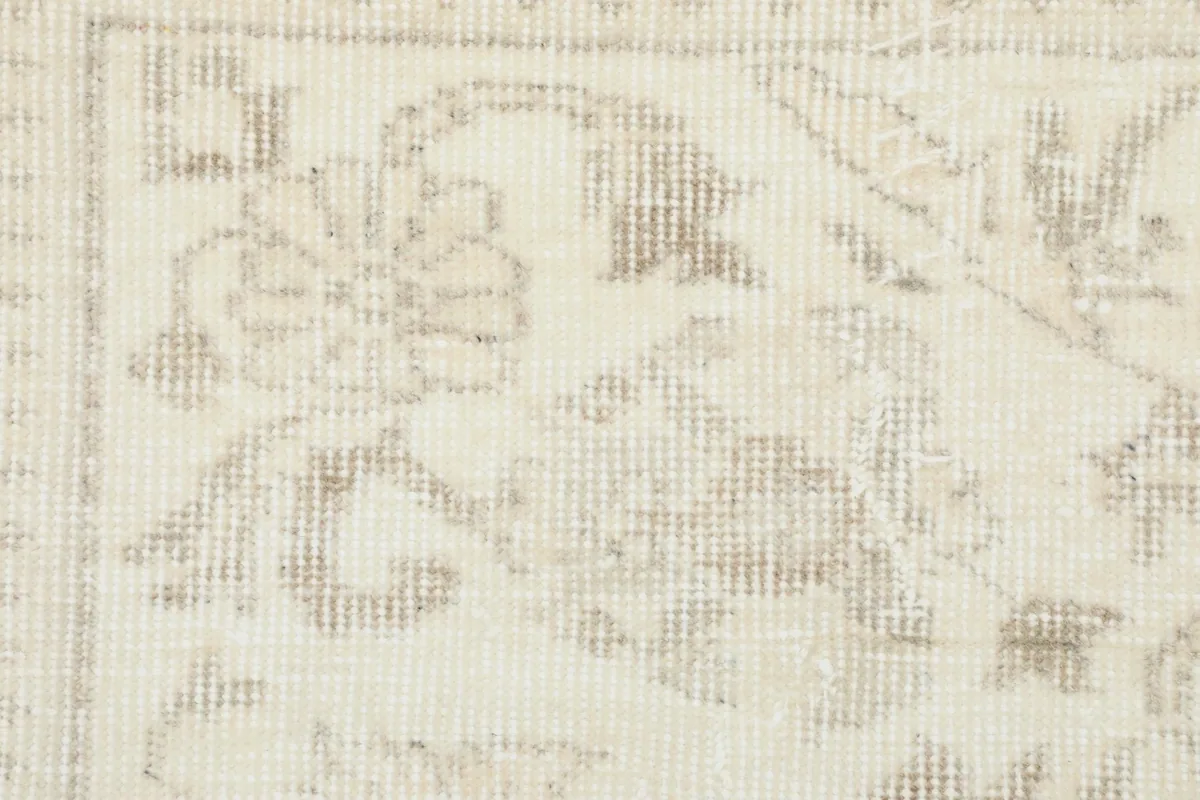 Close-up of a floral motif within the border, showing texture and color blend
