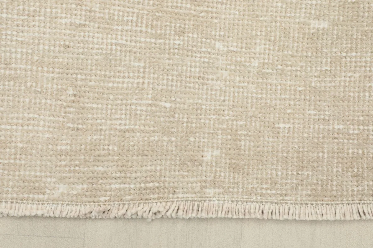 Close-up of the short, natural fringe and edge of the hand-knotted wool runner