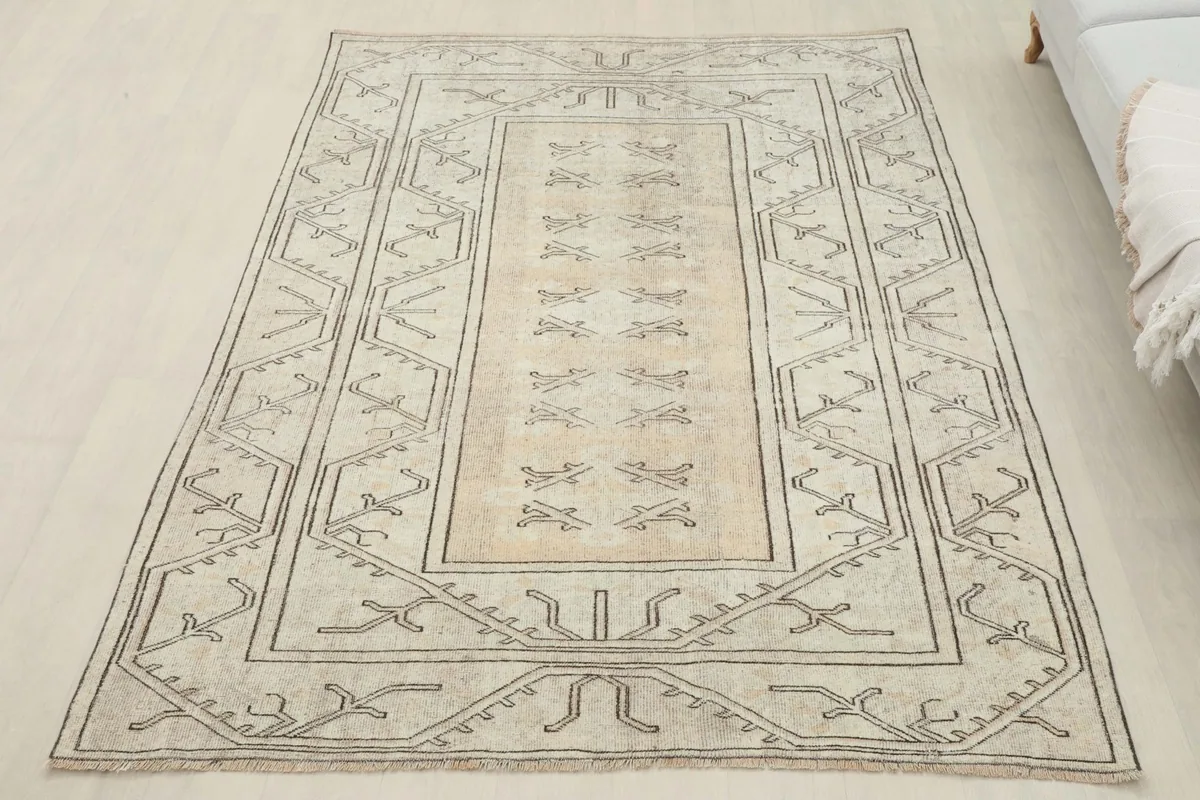 Overhead view of the beige and charcoal vintage rug in a spacious room
