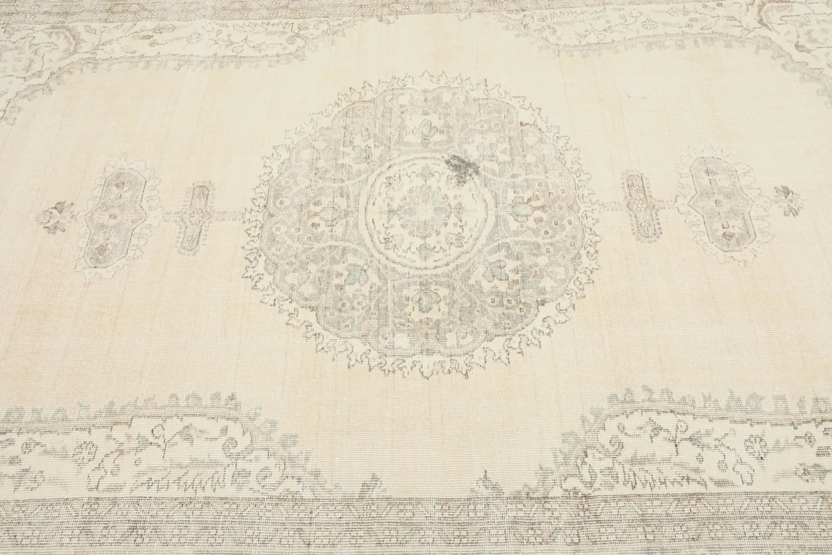 Overhead close-up of the central medallion and surrounding field with subtle color variations