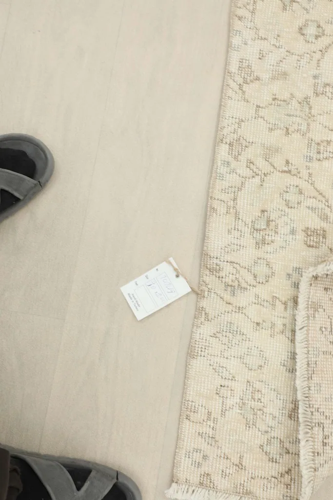 Rug tag visible next to the runner, confirming its details and origin