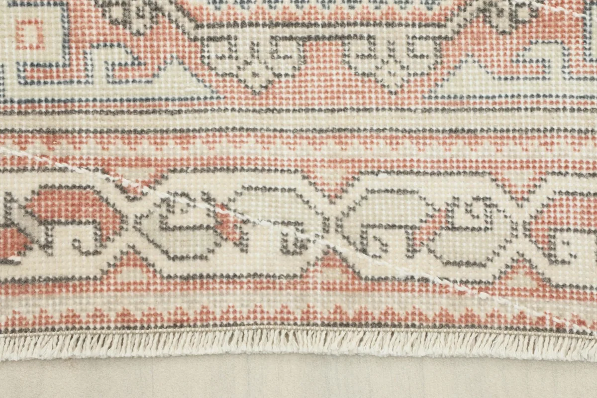 Detail of the rug's border and short, natural fringes at the end