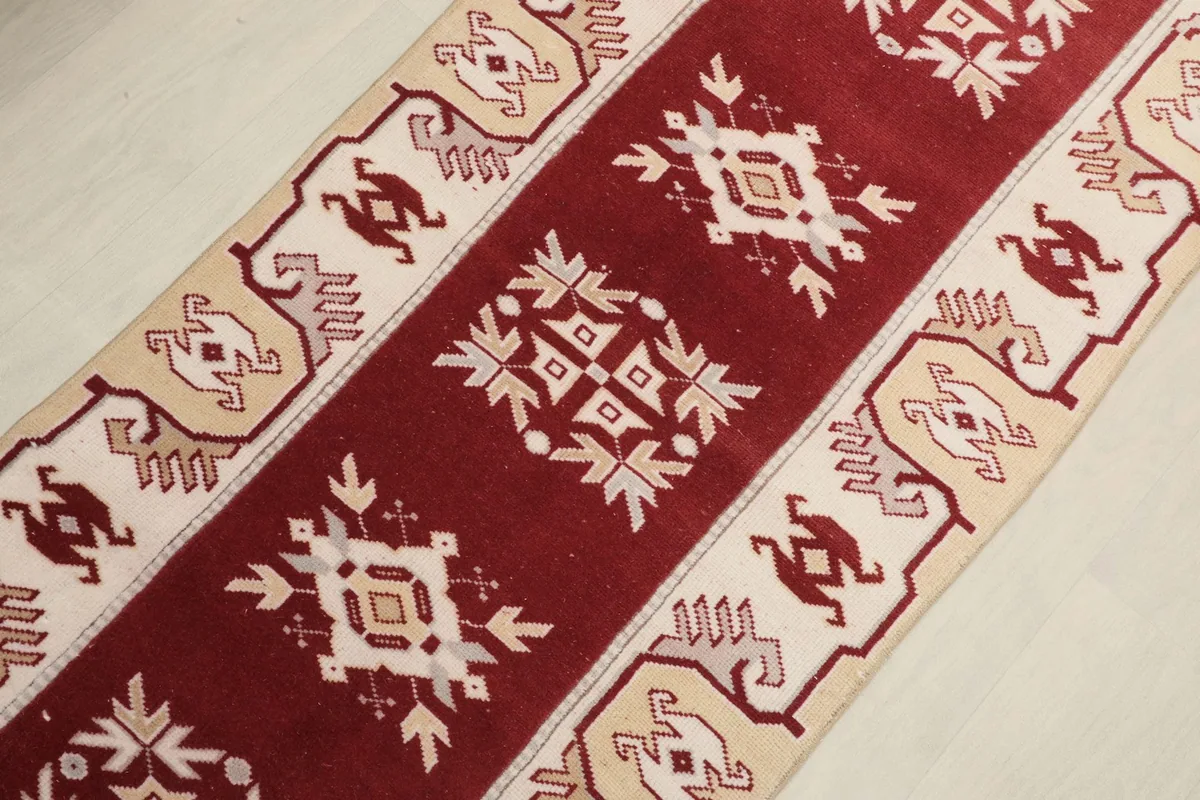 Diagonal view of the runner's central medallions and border details.