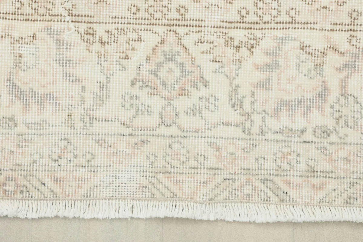 Detail of the rug's fringe and the hand-knotted construction at the edge