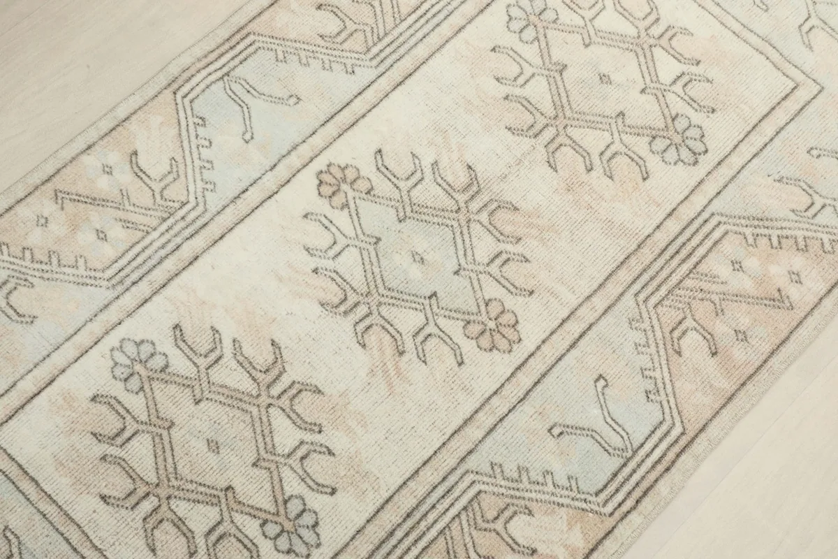 Mid-section detail of the rug's central design and subtle beige tones