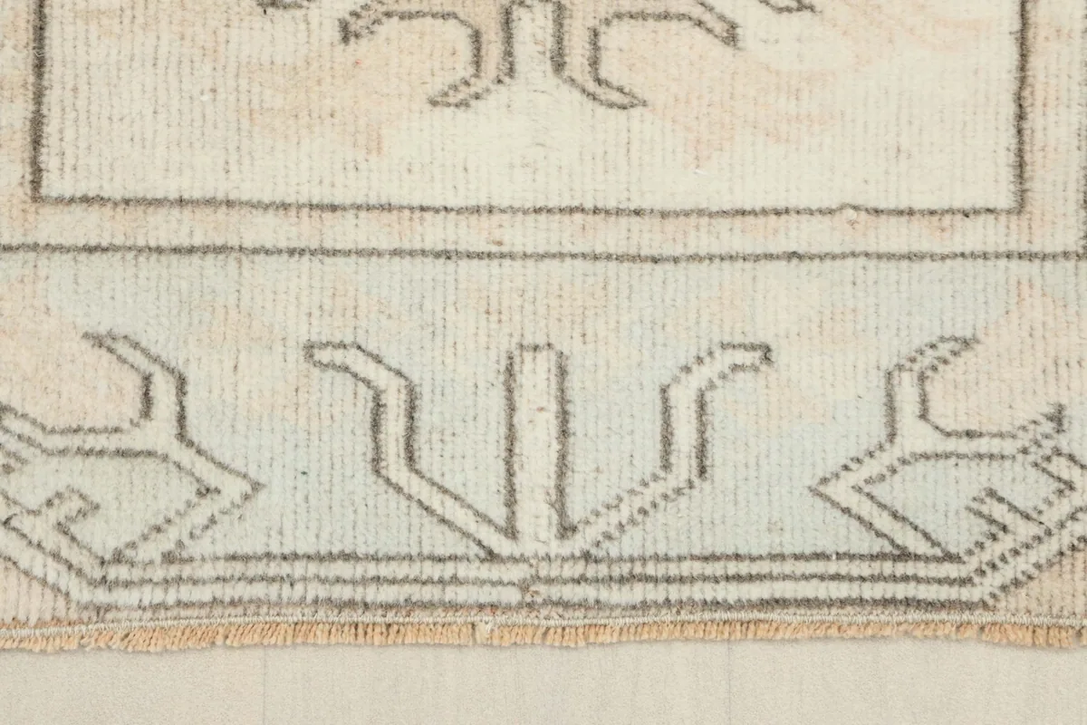 Detail of the bottom border and fringe, showing the hand-knotted construction