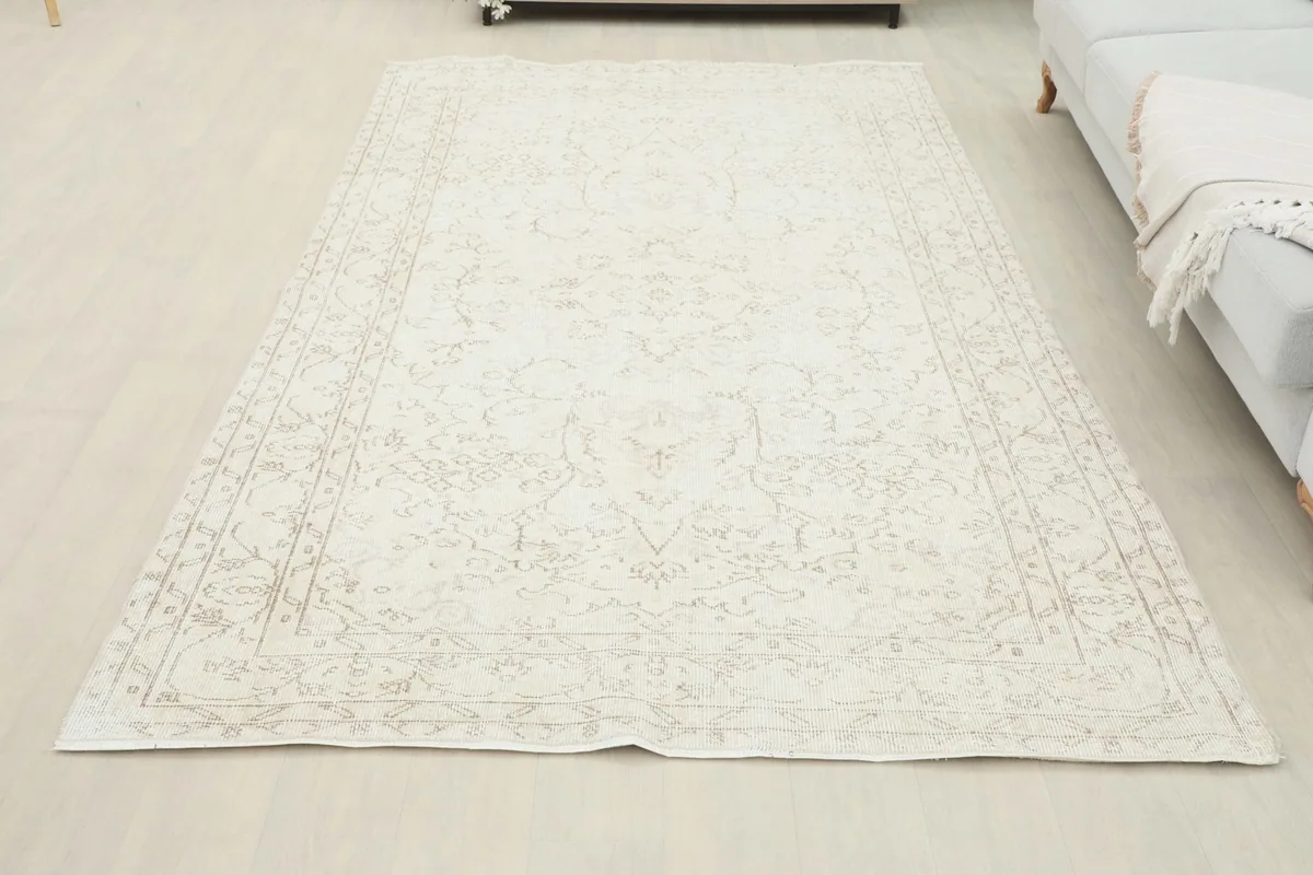 Full overhead view of the ivory distressed rug in a contemporary room setting.