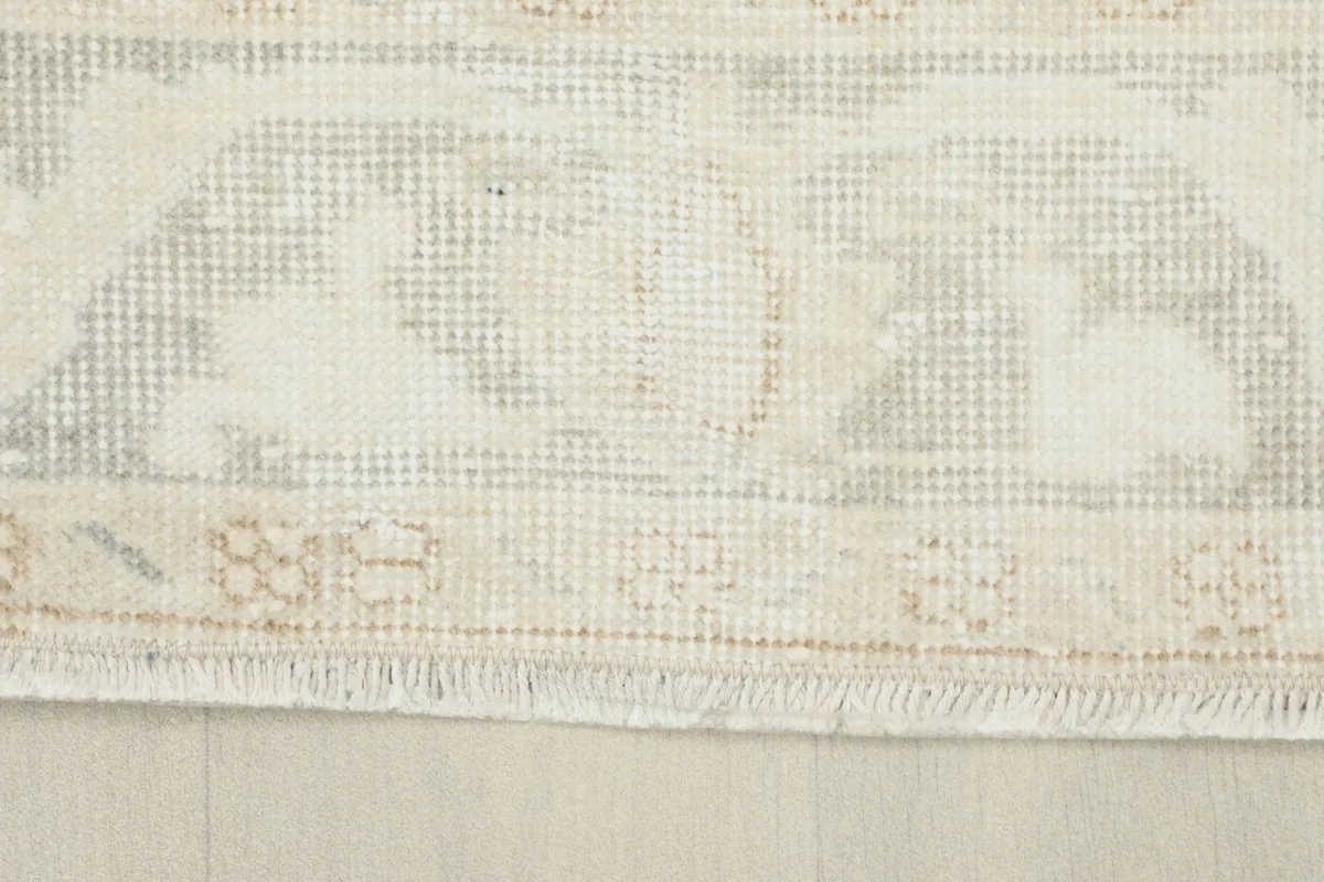 Detail of the rug's border and short, natural fringes.