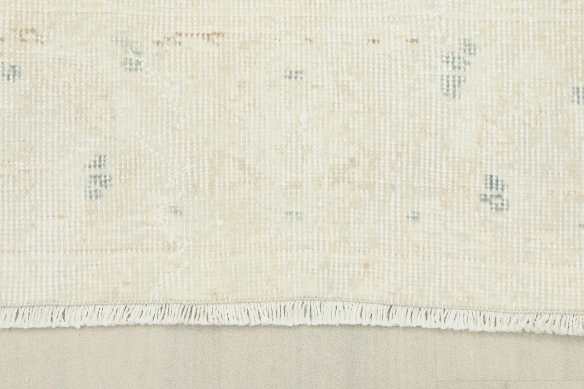 Detail of the rug's fringe and the tightly woven cotton foundation