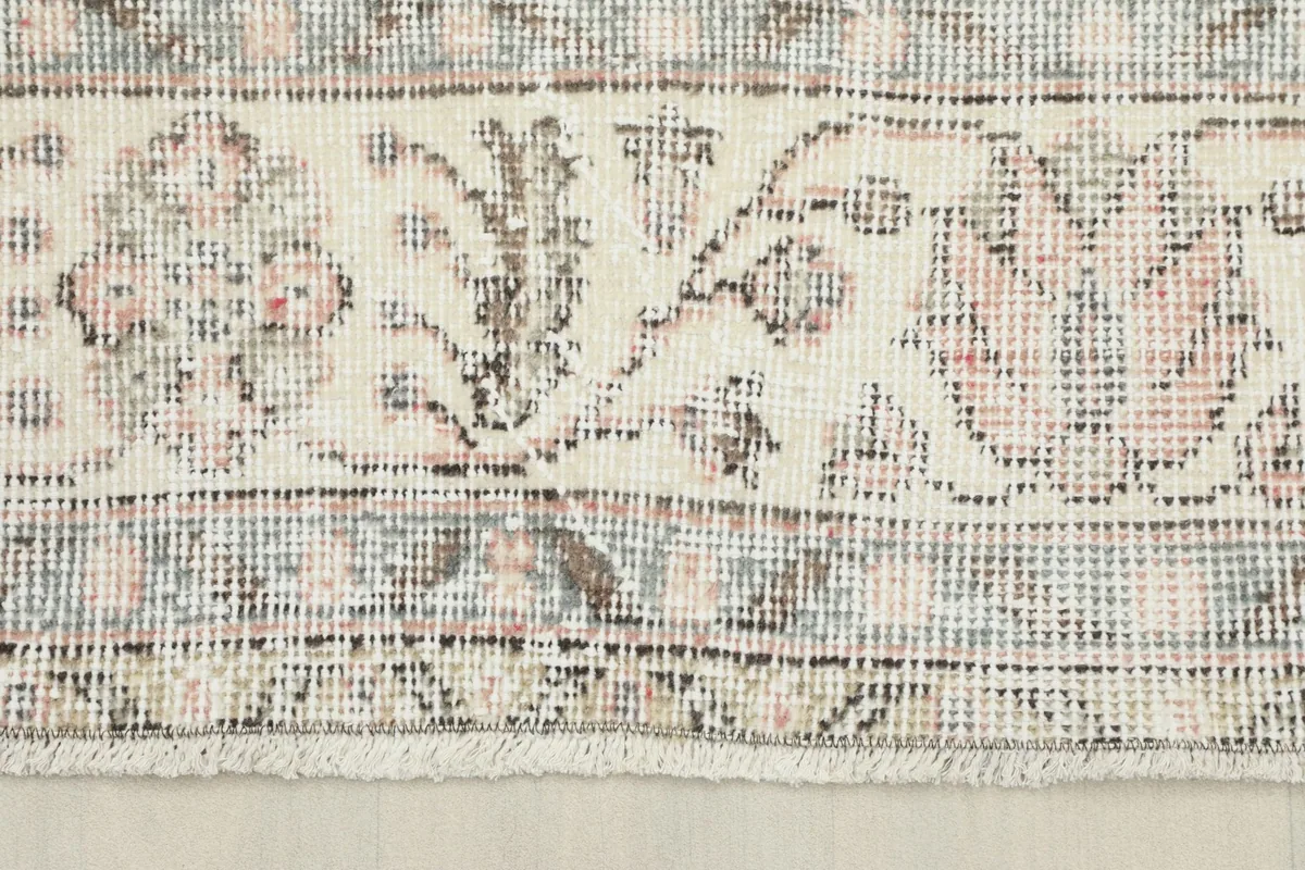 Close-up of the rug's border, showing the transition from the pile to the short fringe.