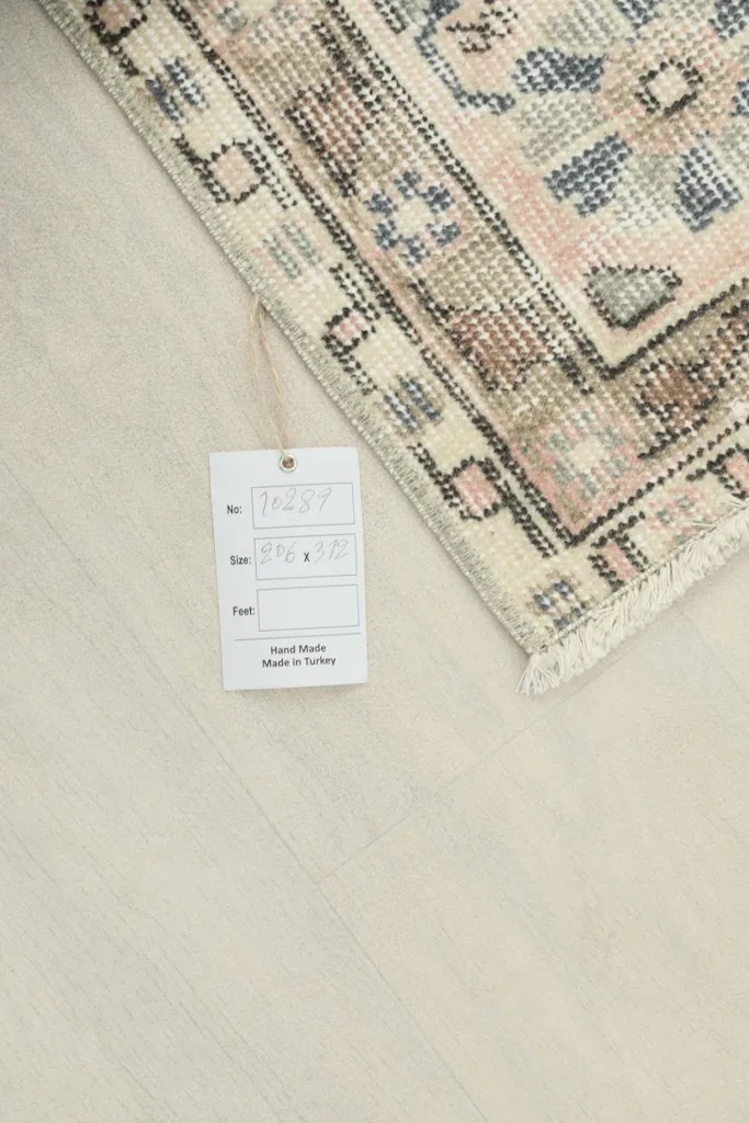 Rug tag showing size and origin details, placed on the runner's surface.