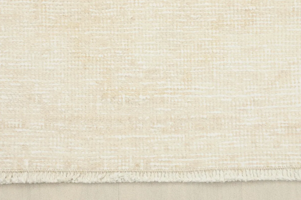 Close-up of the short fringe and edge finishing on the ivory Anatolian runner.