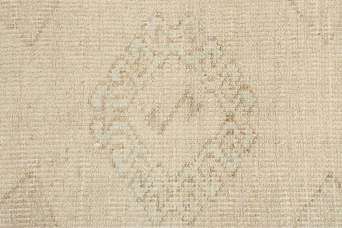 Detailed view of the low wool pile and texture of the cream runner