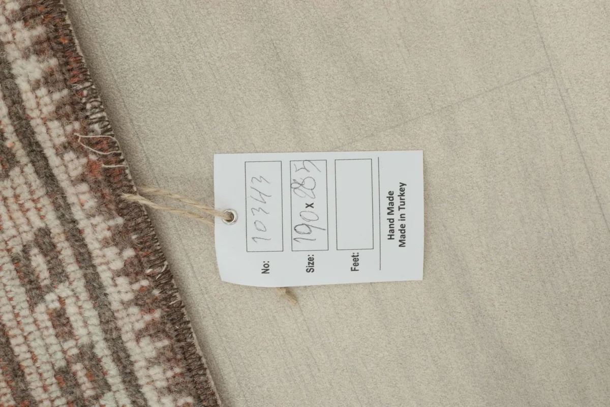 Product tag displaying the rug's dimensions in centimeters and 'Hand Made in Turkey'