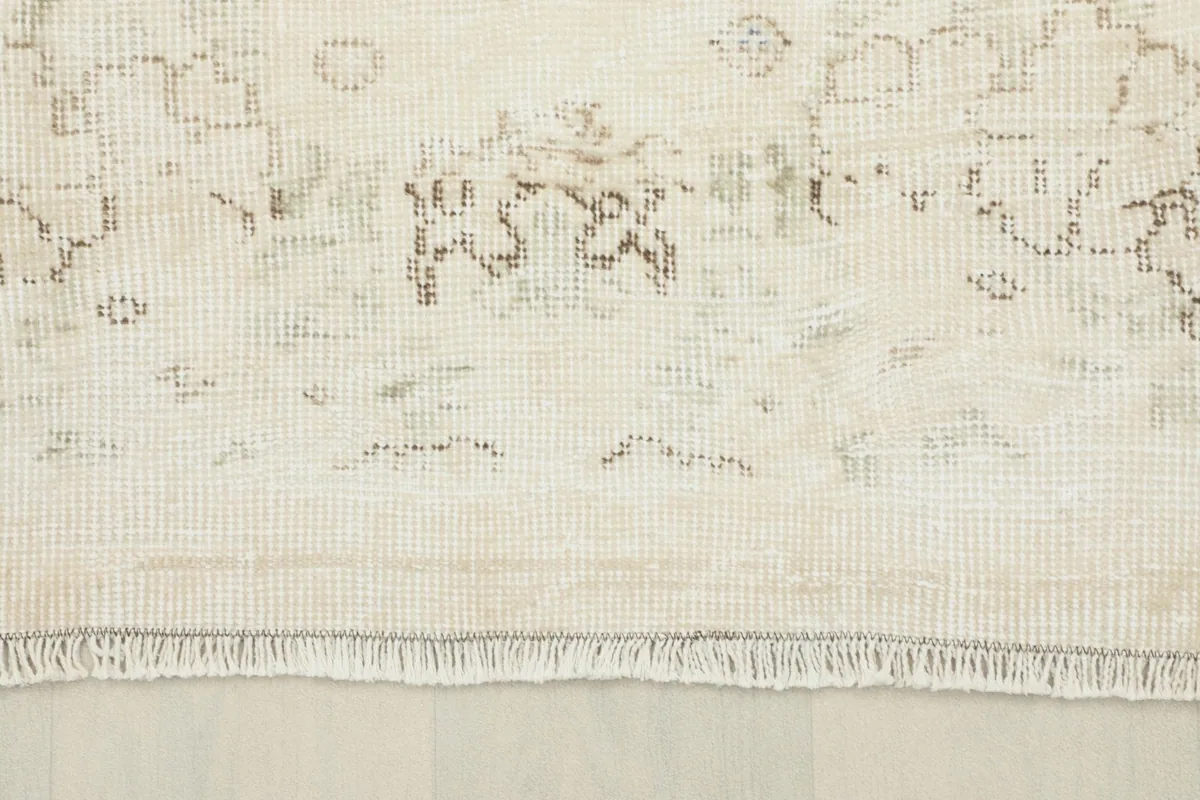 Close-up of the rug's edge, showing the short fringe and the subtle color variations