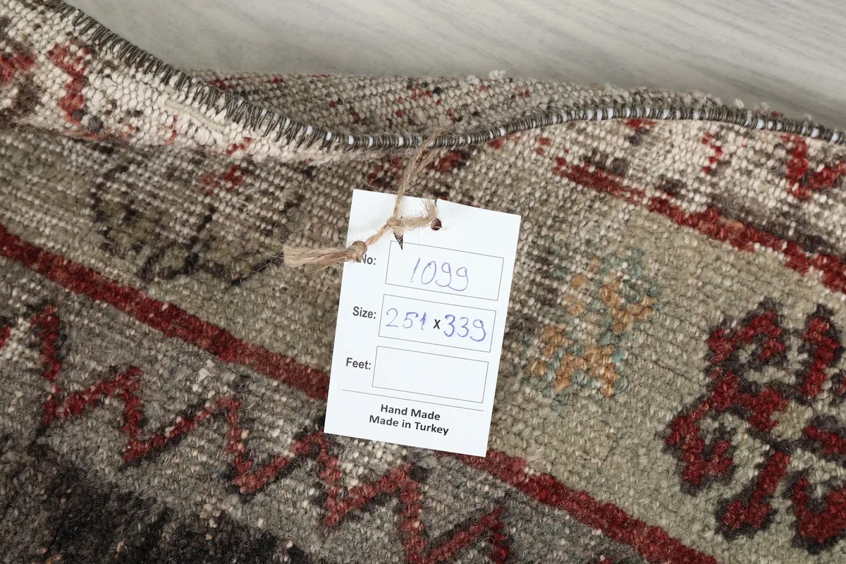 Tag showing the rug's dimensions in centimeters and origin (Hand Made in Turkey)