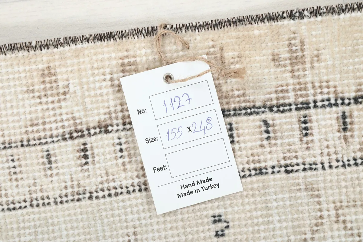 Tag showing the rug's number, size in centimeters, and origin: hand made in Turkey.