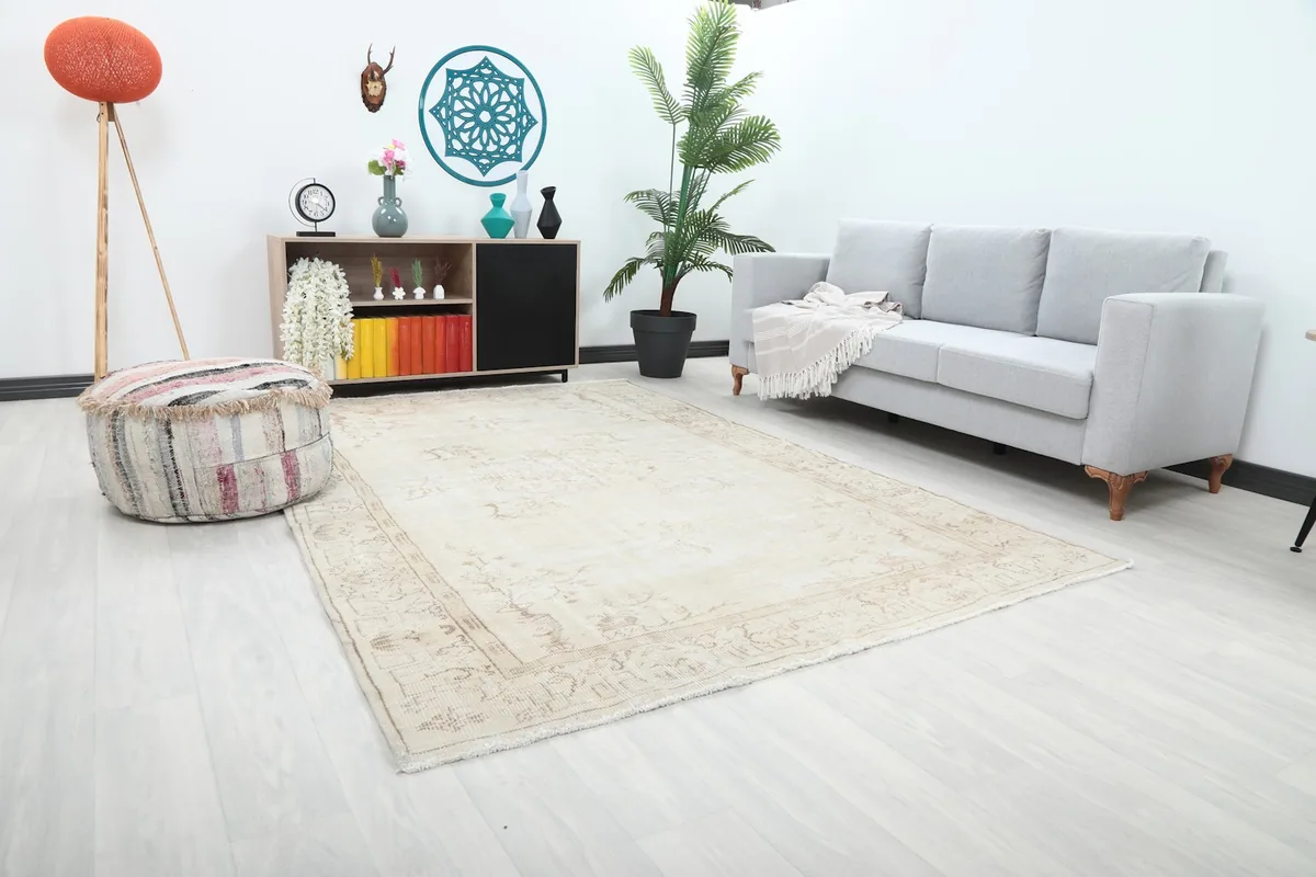 Angle view of the cream Anatolian rug placed in a modern living room