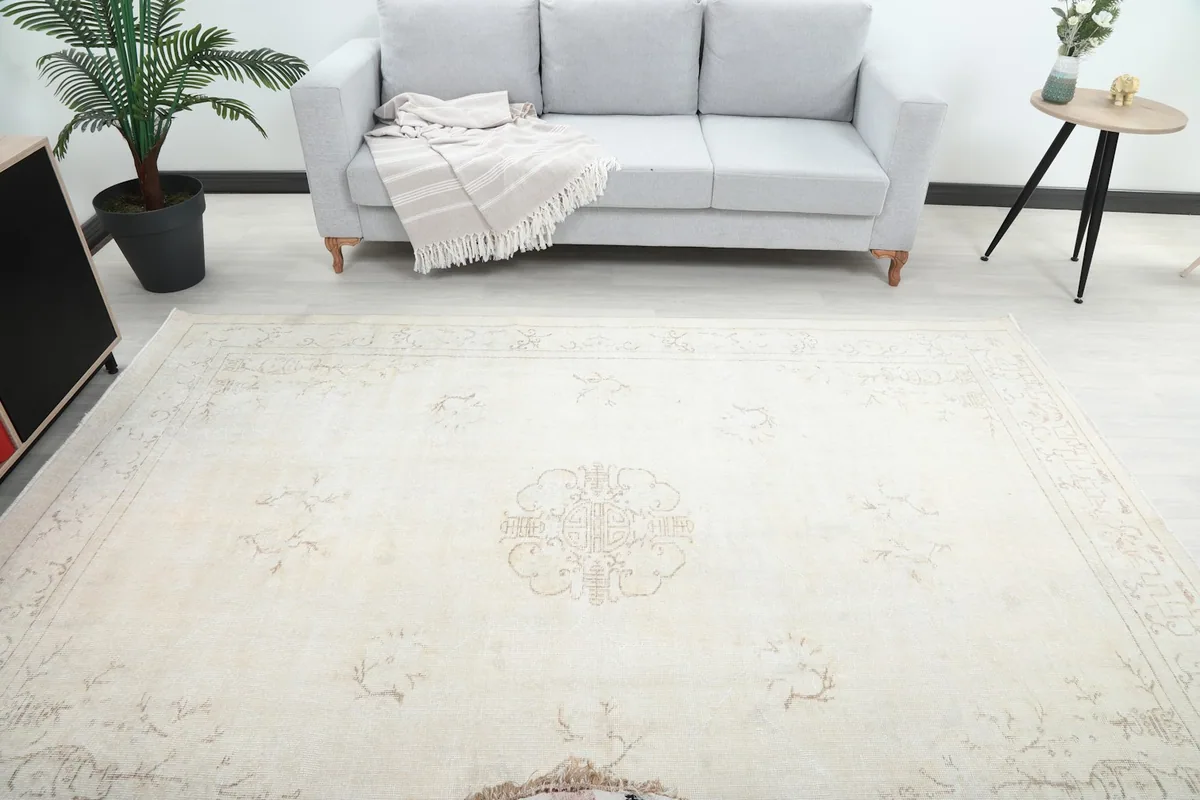 Overhead view of the ivory gold rug in a room, highlighting the central medallion