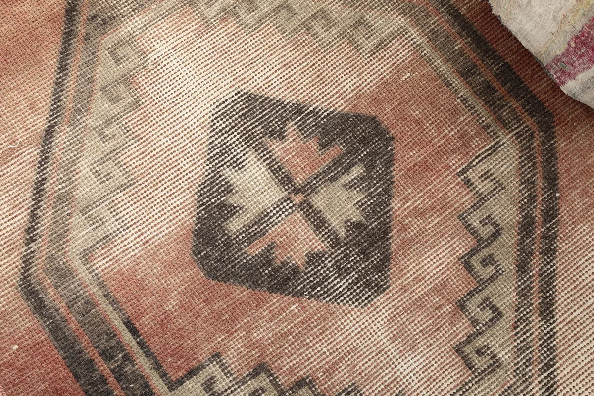 Detailed view of the hand-knotted wool pile and pattern clarity on the runner