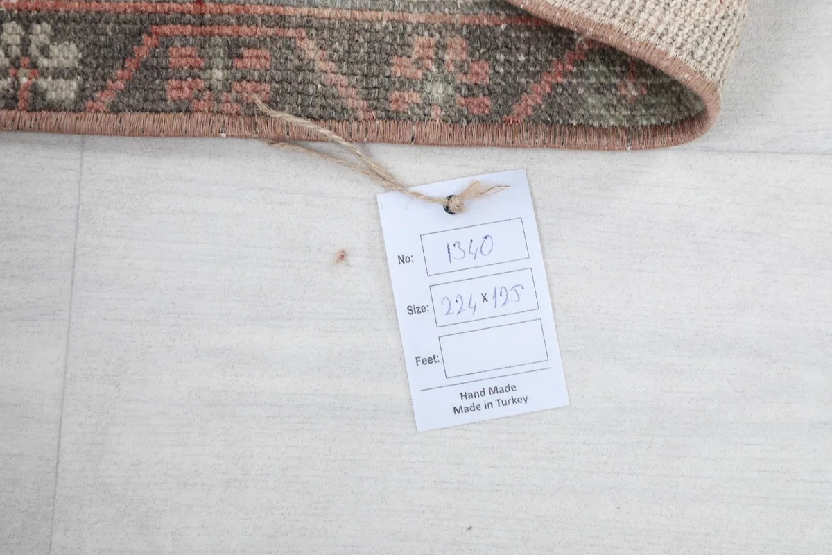 Rug's tag showing size 224x125 cm and origin 'Hand Made in Turkey'