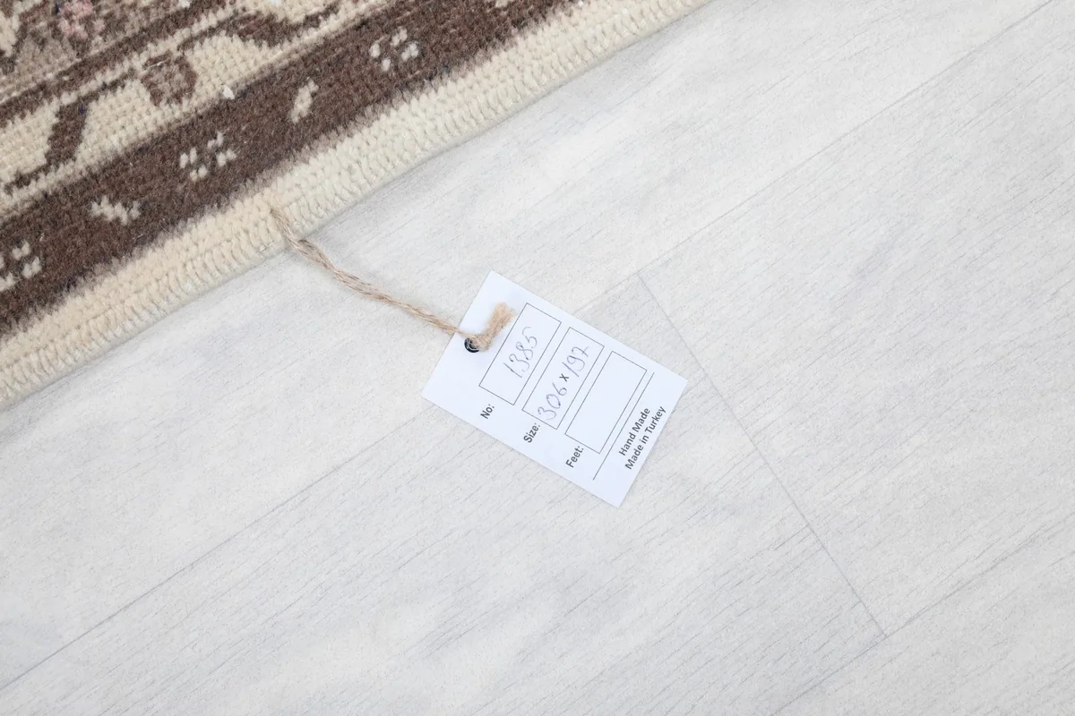 Close-up of the product tag on the rug, indicating its size and origin.