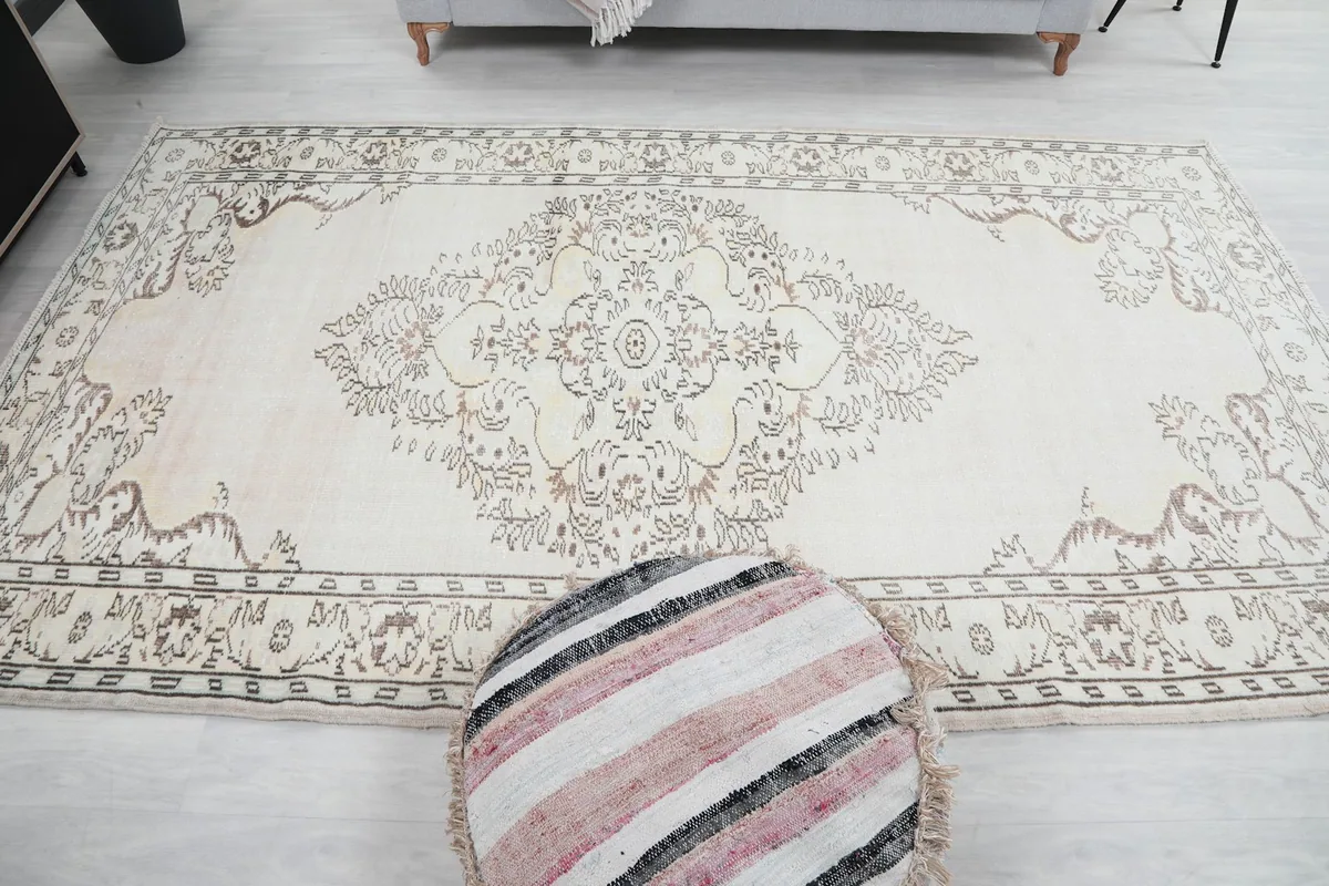 Overhead view of the ivory rug showcasing its full pattern