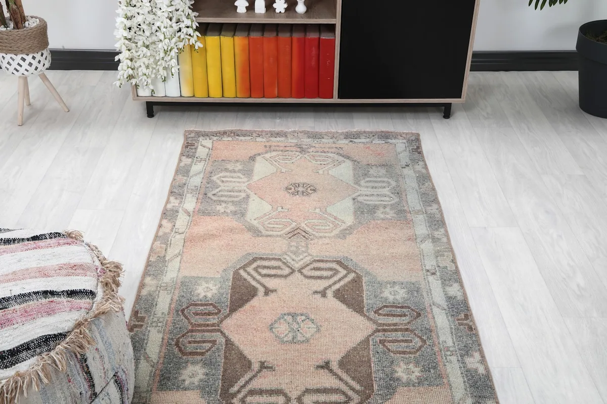 Overhead perspective of the runner, capturing its full design and colors in a room setting.