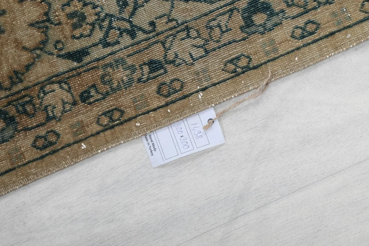 Detail showing the rug's edge and a small tag with size information
