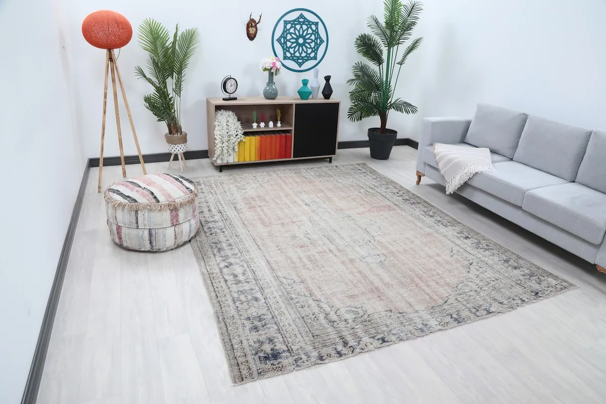 Overhead angle of the rose and gray rug in a modern living space