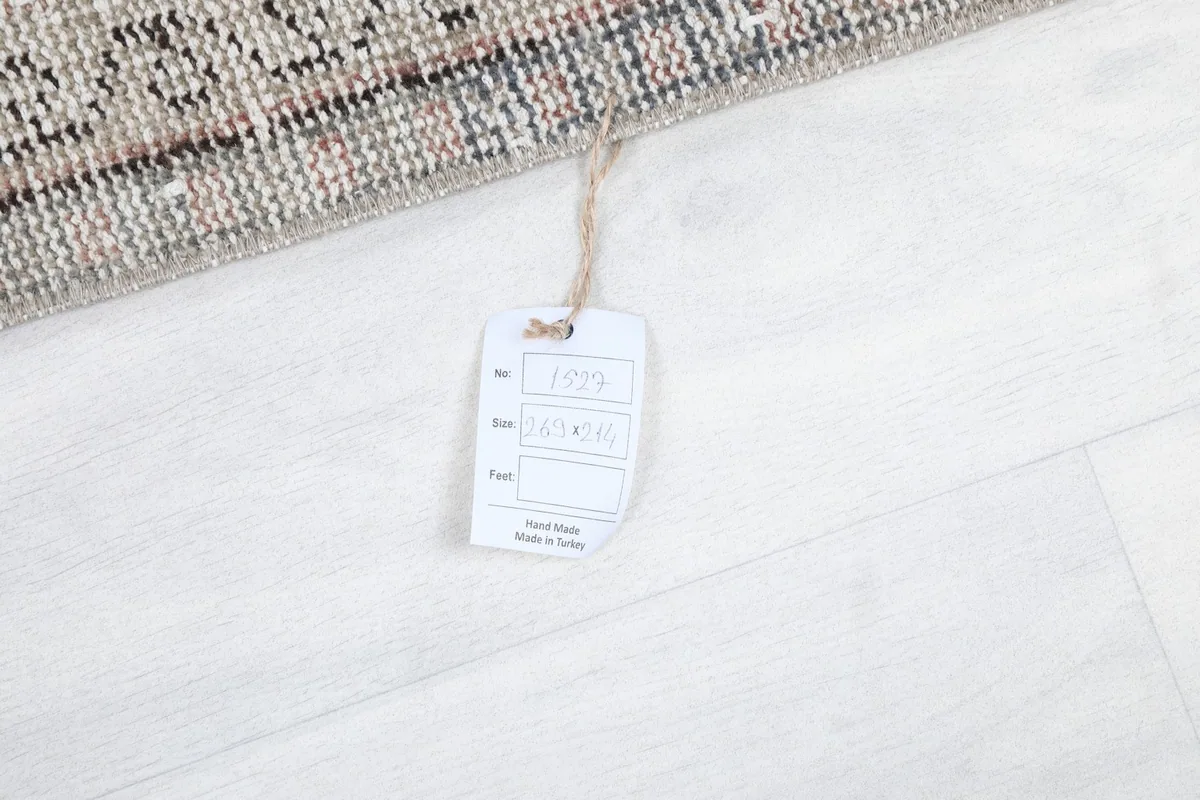 Tag displaying the rug's dimensions and origin information