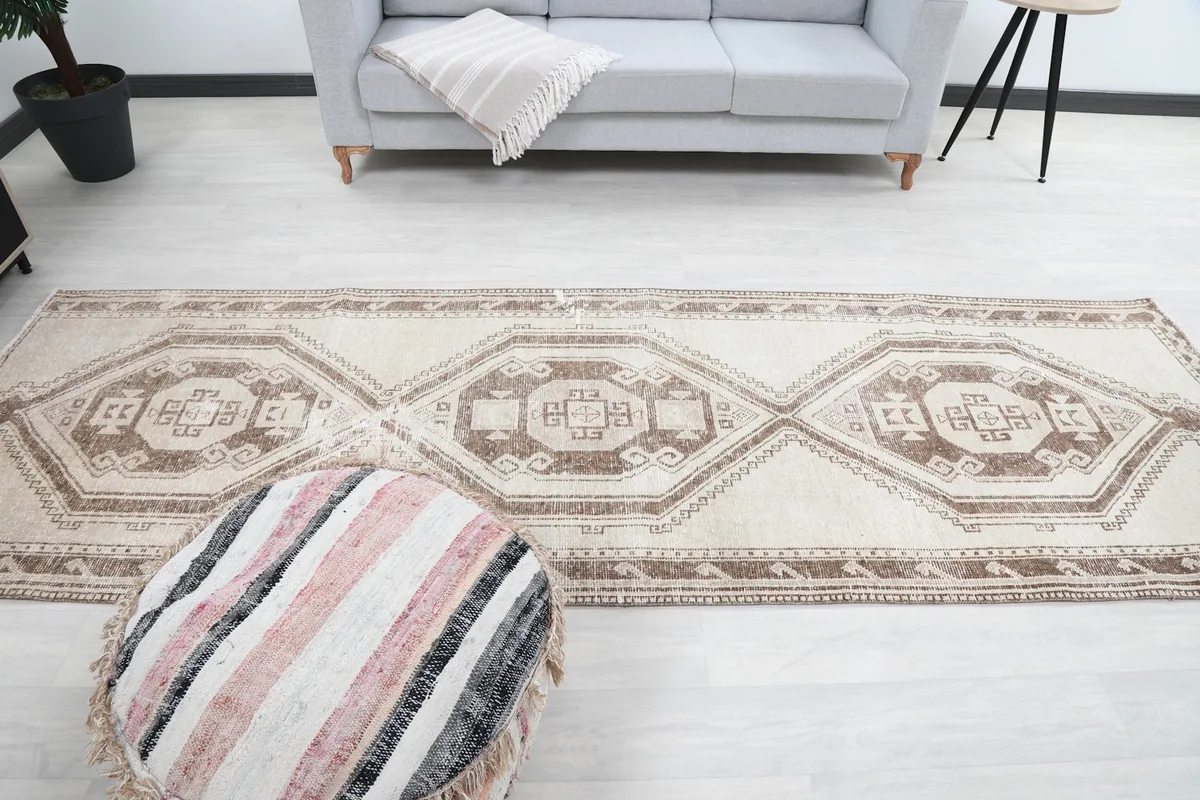 Wide shot of the runner rug in the living space, from a standing perspective.