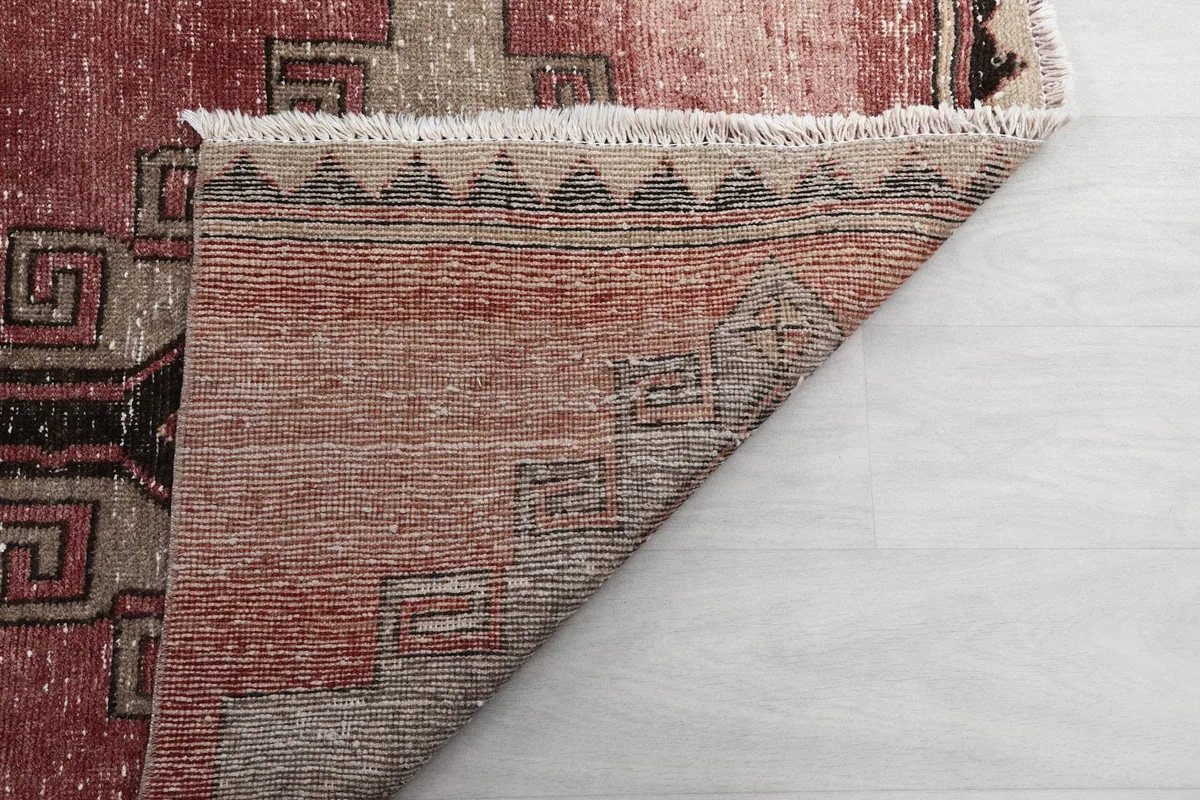 Close-up of the reverse side of the runner, revealing the knotting and fringe detail.