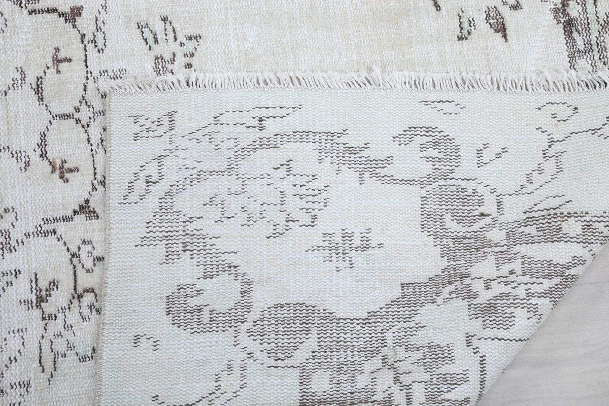 Close-up of the rug's fringe and the reverse side, showing craftsmanship