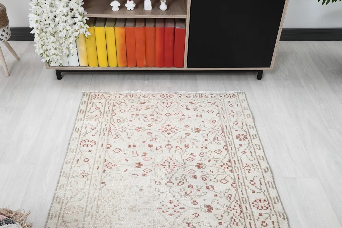 Overhead shot of the rug's center, displaying the symmetrical arrangement of motifs