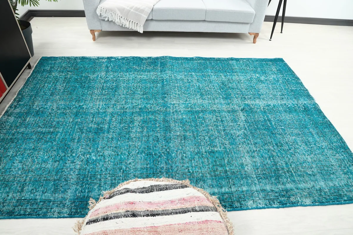Another wide shot of the rug in the room, from a slightly different angle