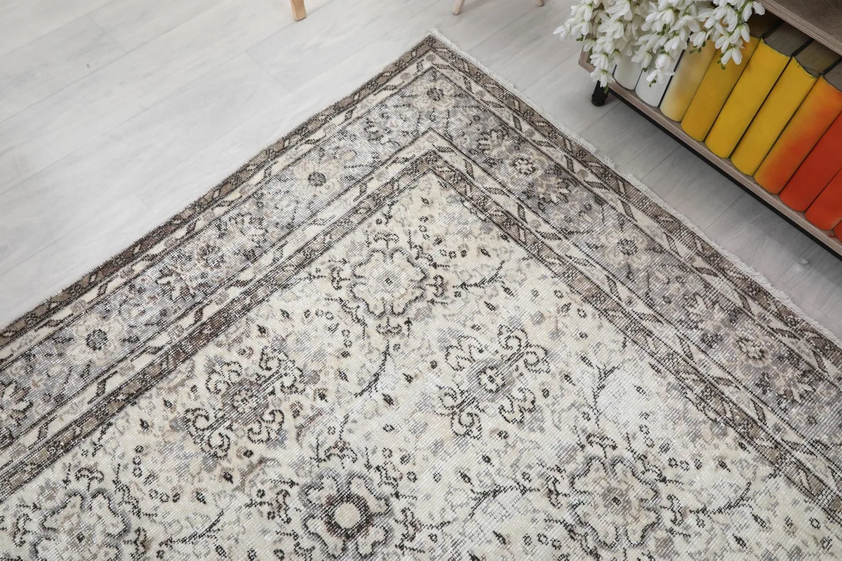 Corner view of the rug, illustrating the border design and how it complements the field