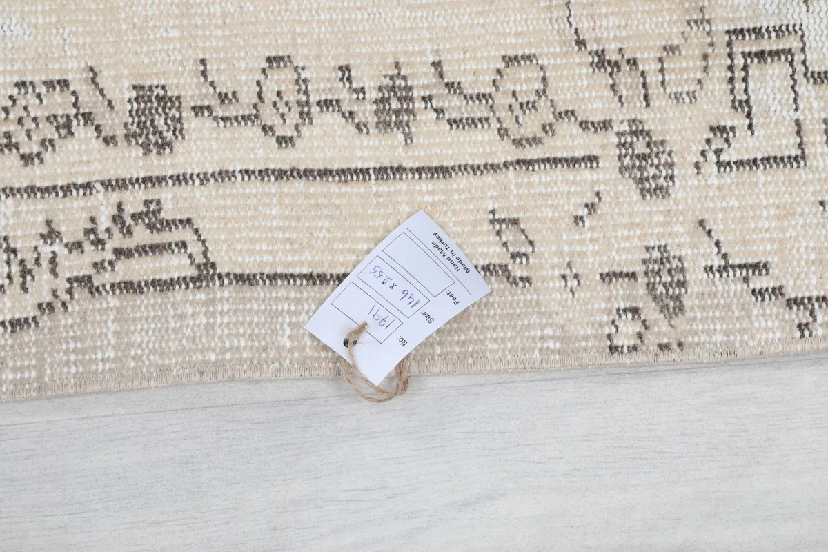 Tag showing the dimensions and origin of the vintage Anatolian wool rug