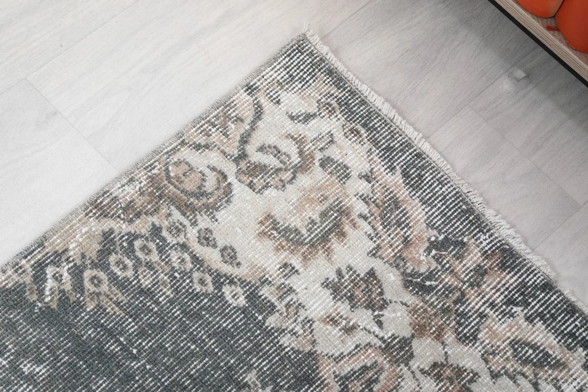 Close-up of a corner of the runner, showing fringe and pattern variation