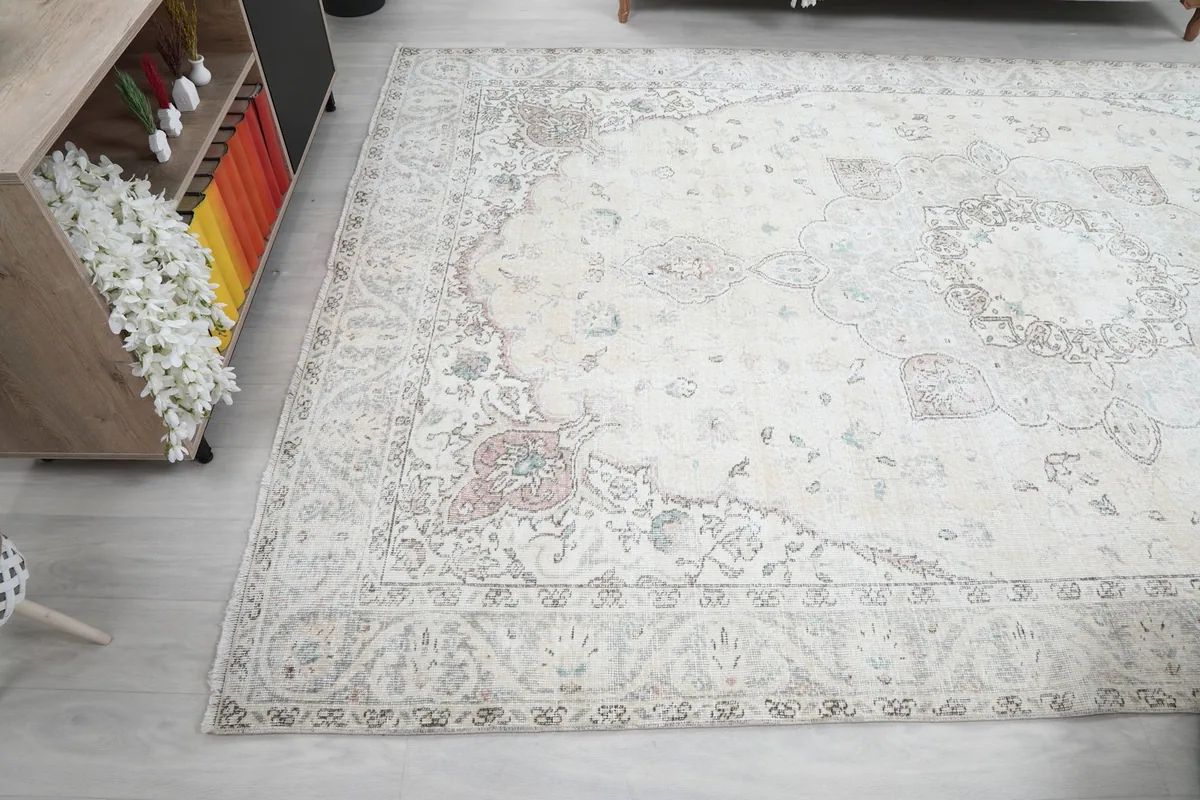 Angled view of the rug's surface, showing the variations in color and pattern
