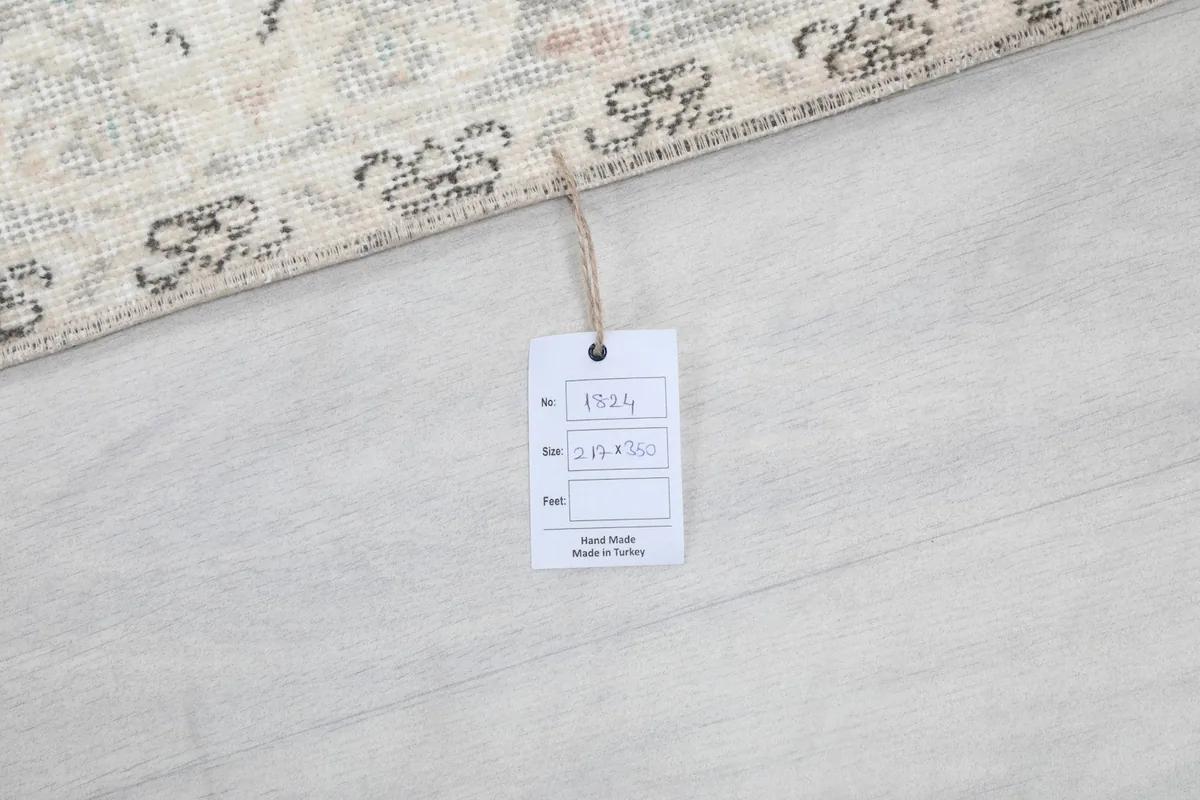 Rug tag indicating hand-made origin from Turkey on a white background