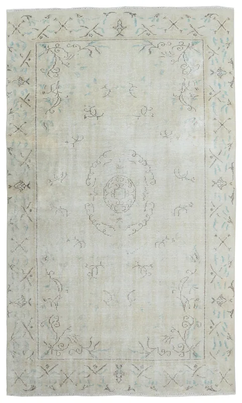 Full overhead view of the 6x9 ivory floral medallion vintage Anatolian rug