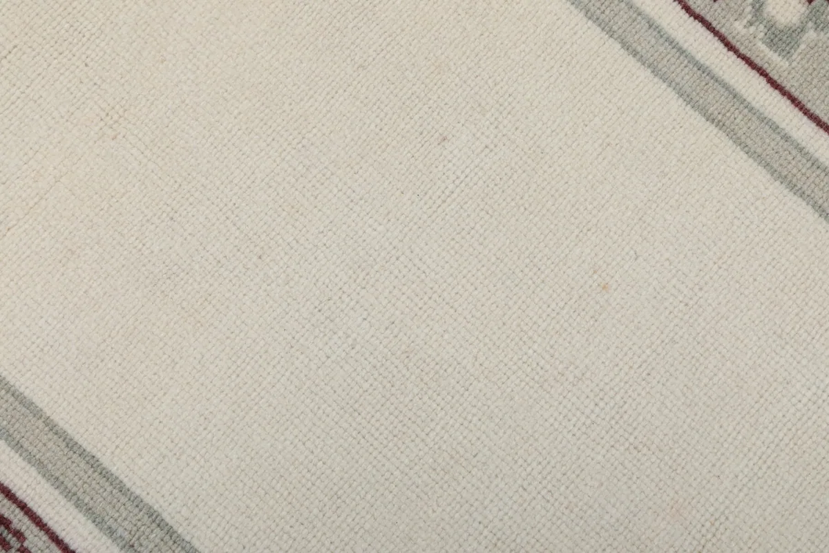 Texture shot of the low wool pile on the ivory field, revealing subtle variations from its vintage character.